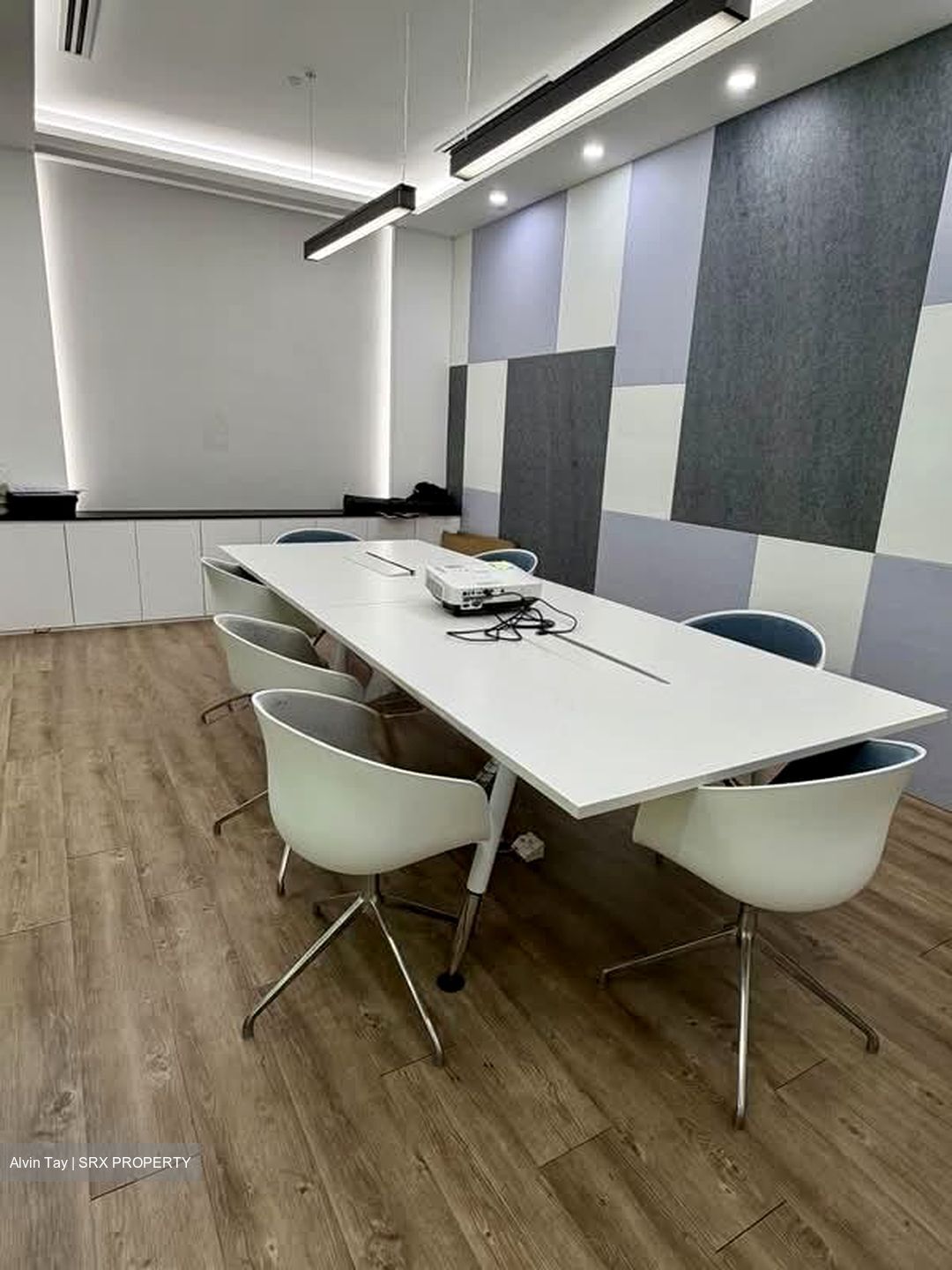 The Central (D1), Office #566799351
